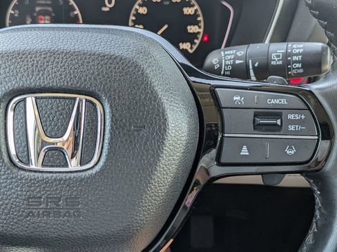 Used 2025 Honda Pilot EX-L image 18