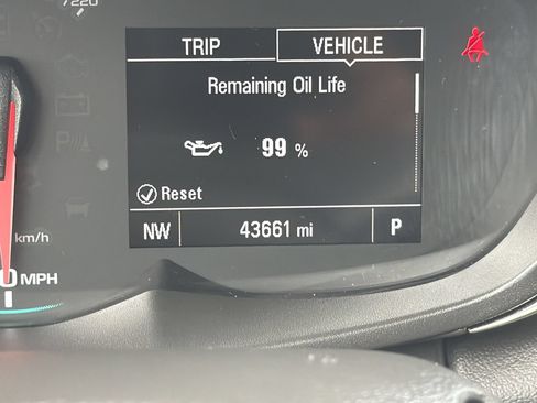 Used 2022 Chevrolet Trax LT w/ LT Convenience Package FWD image 30