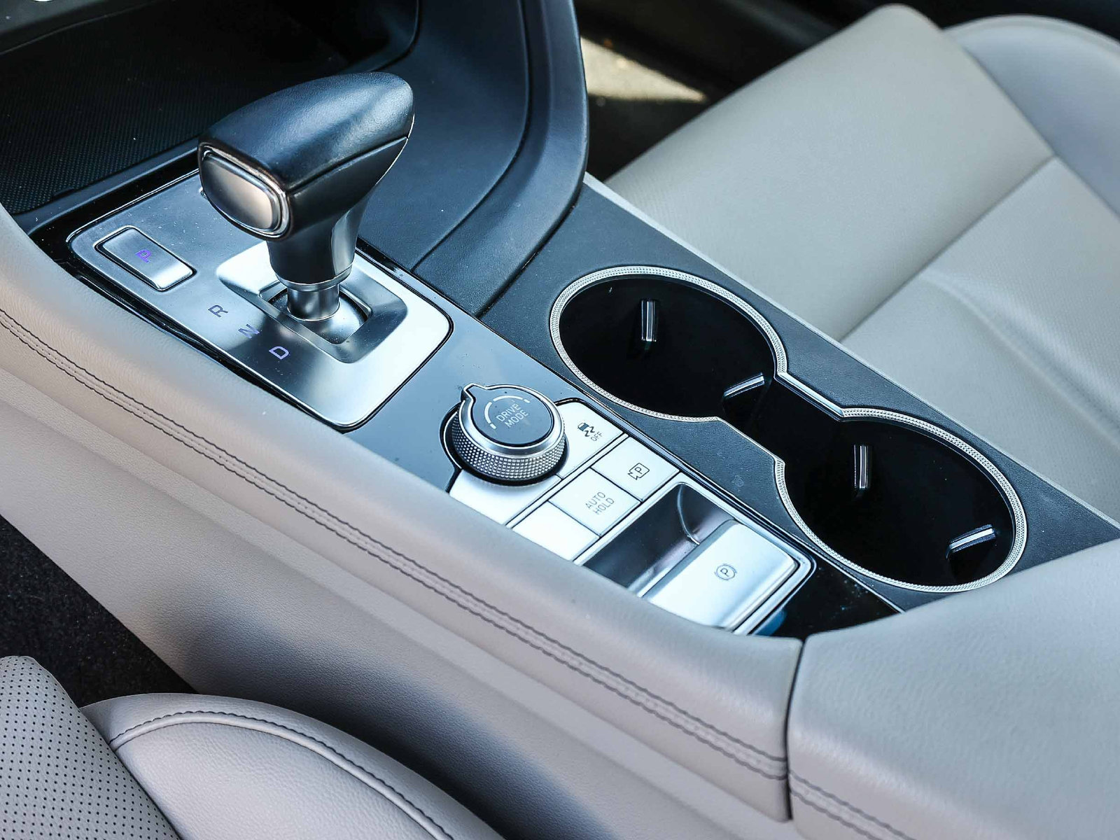 Used 2023 Genesis G70 2.0T RWD image 22