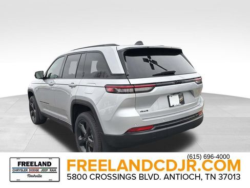 New 2025 Jeep Grand Cherokee Altitude w/ Trailer Tow Package AWD/4WD image 5