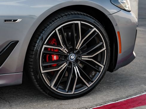 Used 2022 BMW 530e w/ M Sport Package RWD image 48