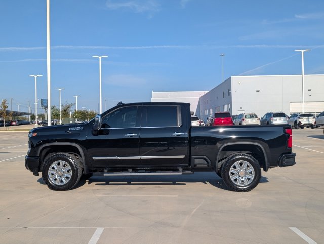 Used 2024 Chevrolet Silverado 2500 High Country w/ High Country Premium Package AWD/4WD image 3
