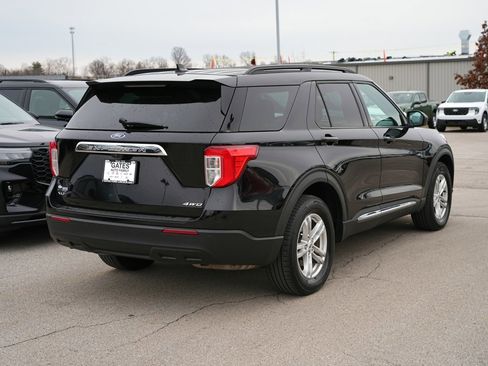 Used 2023 Ford Explorer XLT image 5