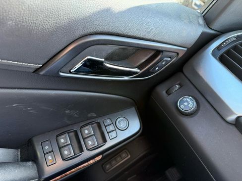 Used 2018 Chevrolet Suburban Premier image 14
