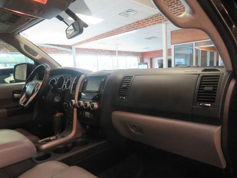 Used 2014 Toyota Sequoia Platinum AWD/4WD image 33