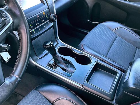 Used 2015 Toyota Camry SE FWD image 17