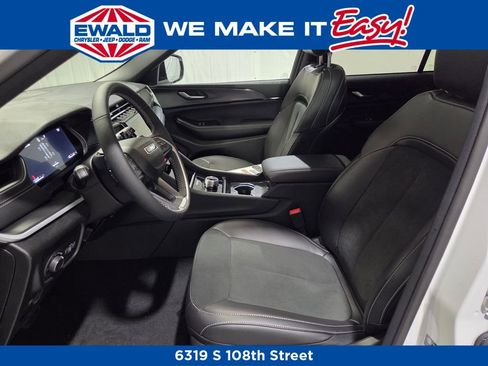 New 2025 Jeep Grand Cherokee Altitude image 6