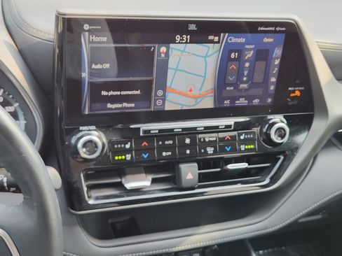 Used 2021 Toyota Highlander Limited FWD image 10