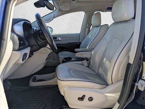 Used 2019 Chrysler Pacifica Limited w/ Advanced Safetytec Group image 18
