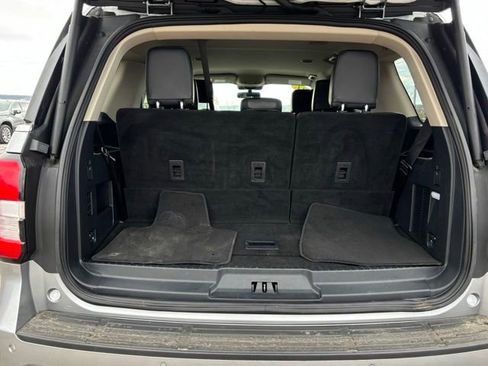 Used 2024 Ford Expedition XLT image 21