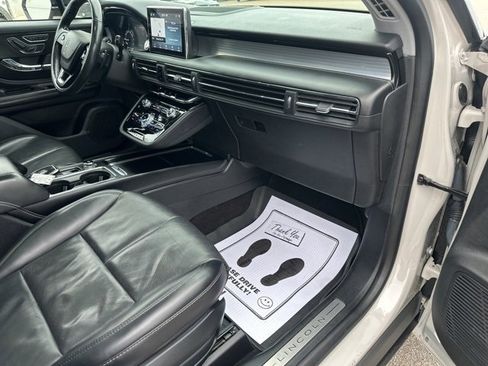 Used 2021 Lincoln Corsair AWD w/ Premium Package image 11