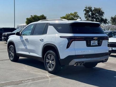 New 2026 Chevrolet Traverse LT FWD image 3