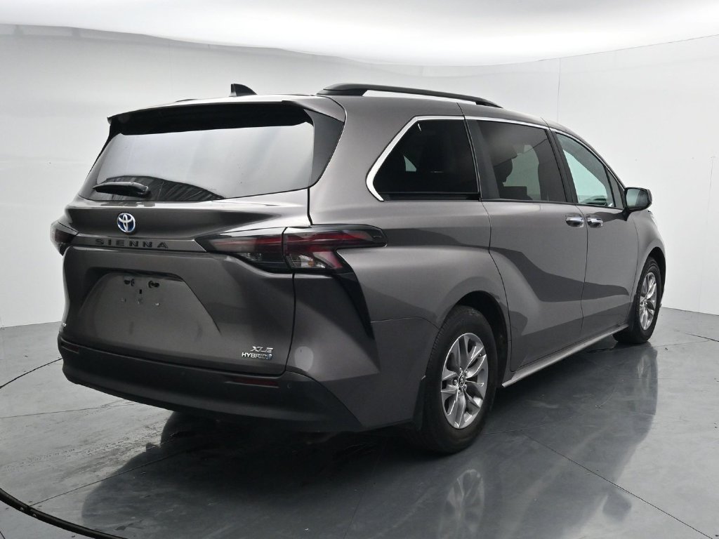 Used 2023 Toyota Sienna XLE w/ XLE Plus Package AWD/4WD image 7