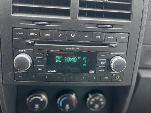 Used 2007 Dodge Nitro SXT image 12