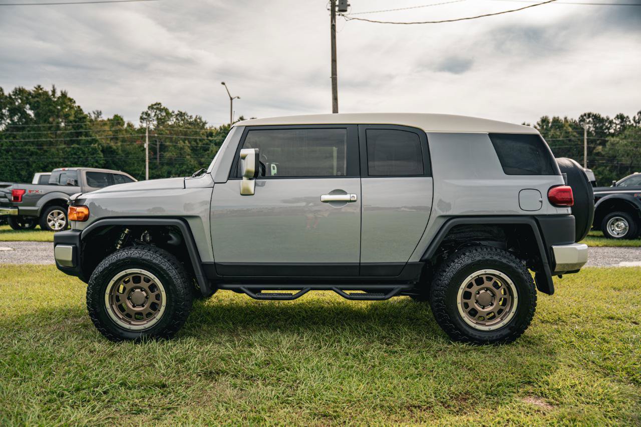 Used 2014 Toyota FJ Cruiser 4WD w/ Convenience Package image 3