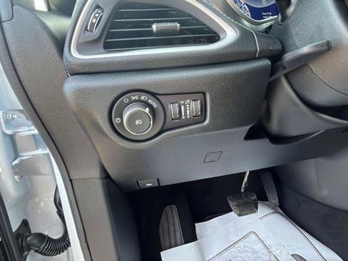 New 2026 Chrysler Pacifica Select image 11