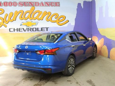 Used 2025 Nissan Altima 2.5 SV FWD image 8