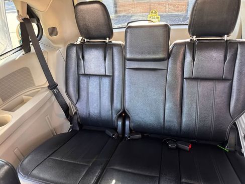 Used 2015 Chrysler Town & Country Touring FWD image 13