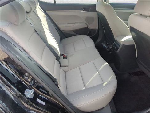 Used 2017 Hyundai Elantra SE w/ Cargo Package image 11