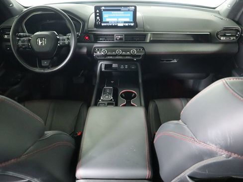 Used 2025 Honda Pilot Black Edition image 13