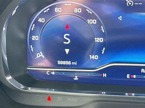 Used 2022 Chevrolet Suburban LT image 12