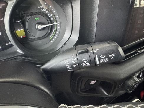 Used 2025 Jeep Wrangler Unlimited Sahara AWD/4WD image 16