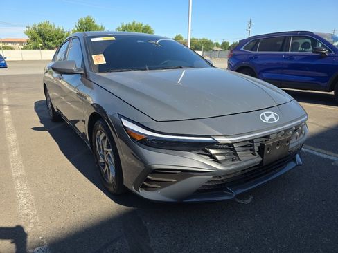 Used 2024 Hyundai Elantra SEL FWD image 2
