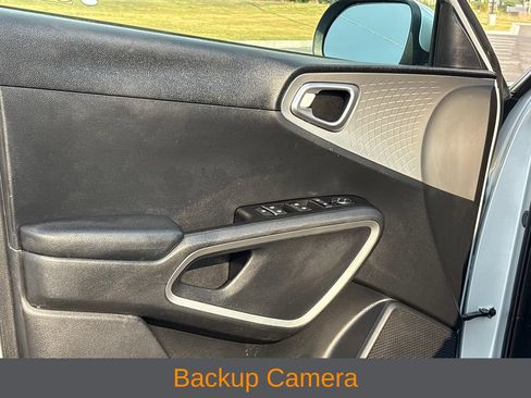Used 2021 Kia Soul LX FWD image 3