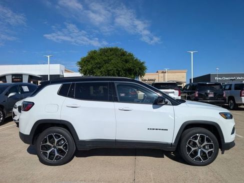 Used 2025 Jeep Compass Limited image 3