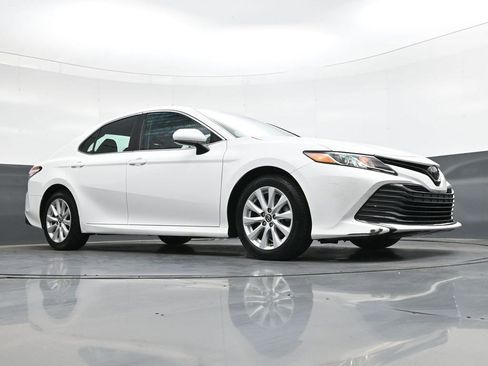 Used 2018 Toyota Camry LE FWD image 24