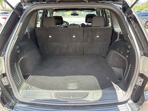 Used 2019 Jeep Grand Cherokee Laredo RWD image 24