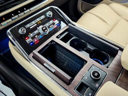 Used 2023 Lincoln Navigator 4WD image 15