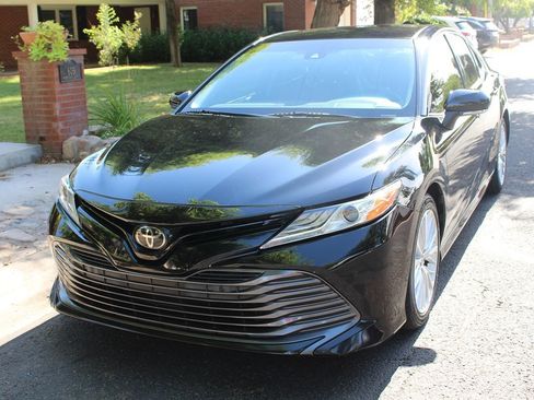 Used 2018 Toyota Camry XLE FWD image 39