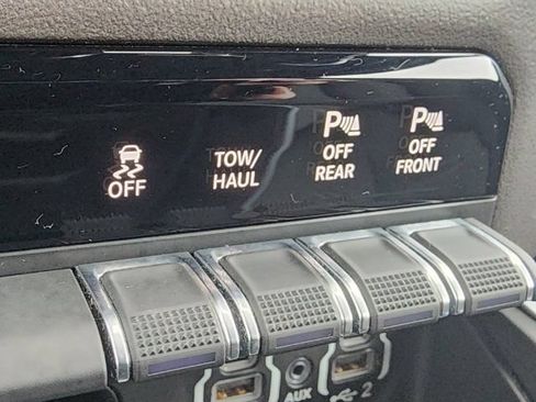 Used 2020 RAM 1500 Big Horn AWD/4WD image 12