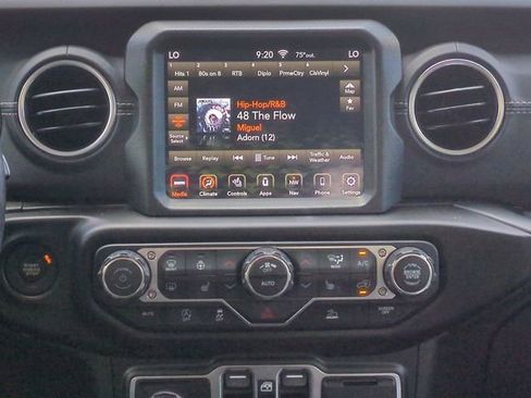 Used 2020 Jeep Gladiator Overland image 18