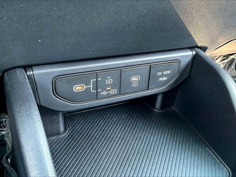 Certified 2025 Kia K4 LXS FWD image 33