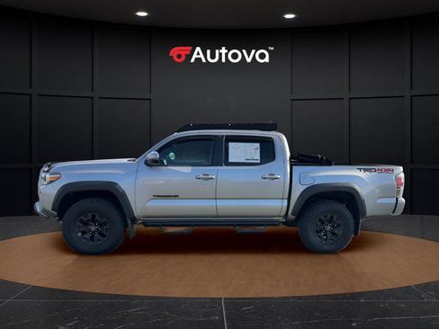 Used 2020 Toyota Tacoma TRD Off-Road w/ Technology Package image 2