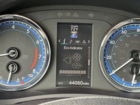 Used 2018 Toyota Corolla XLE image 28