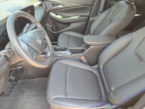 Used 2025 Buick Encore GX Sport Touring FWD image 8
