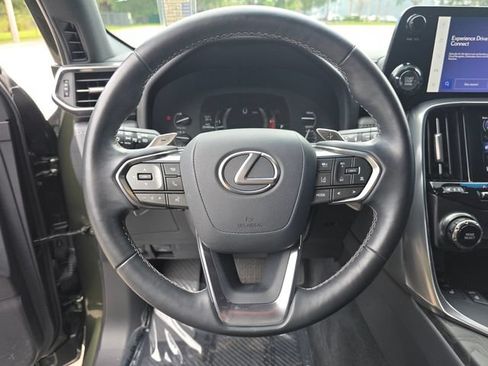 Used 2024 Lexus LX 600 4WD w/ Premium Package image 29