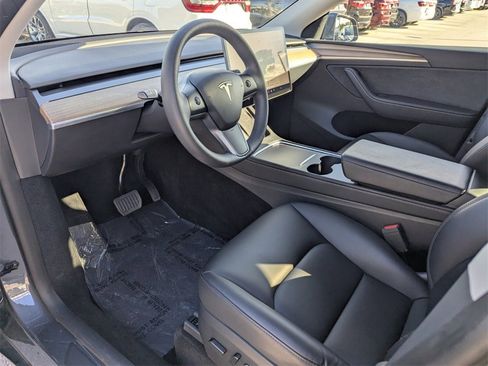 Used 2023 Tesla Model Y Long Range image 23
