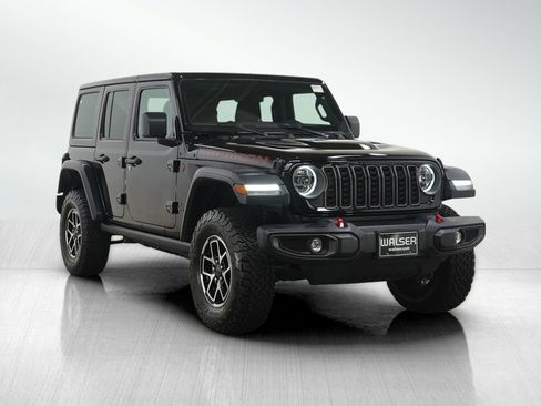 Used 2025 Jeep Wrangler Unlimited Rubicon w/ Dual Top Group AWD/4WD image 7