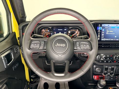 Used 2024 Jeep Gladiator Rubicon w/ Convenience Group AWD/4WD image 14