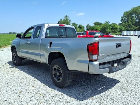 Used 2018 Toyota Tacoma SR w/ SR Convenience Package AWD/4WD image 9