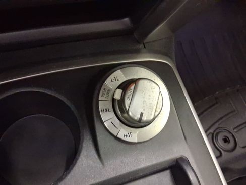 Used 2015 Toyota 4Runner Limited image 27