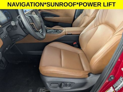 Used 2025 Toyota Crown Signia w/ Advanced Technology Package image 14