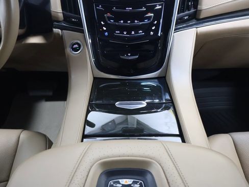 Used 2019 Cadillac Escalade Platinum AWD/4WD image 20