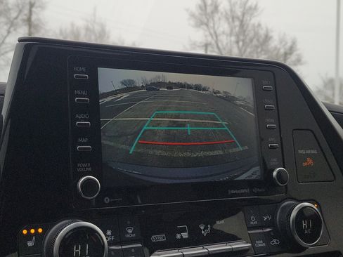 Used 2022 Toyota Highlander XLE image 30