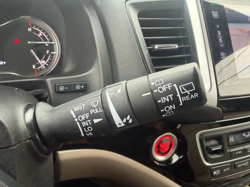 Used 2016 Honda Pilot Touring image 17