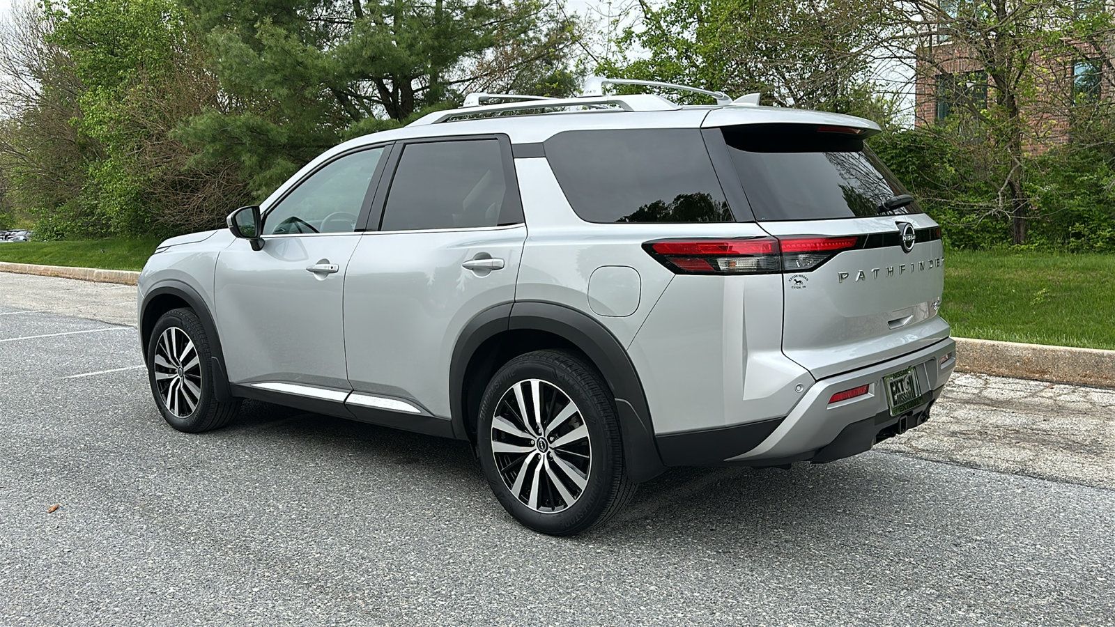 Certified 2024 Nissan Pathfinder Platinum w/ Cargo Package AWD/4WD image 7